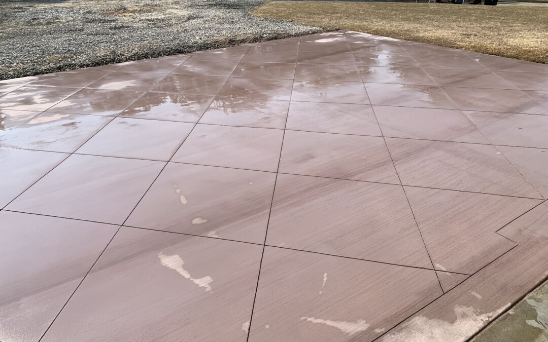 Oklahoma Colored Concrete Driveway with Diamond Saw Cuts